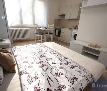 Pronájem bytu 1+kk 22 m² - Fotografie 1