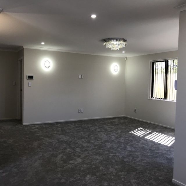 MANUREWA, 3 BEDROOMS - Photo 1