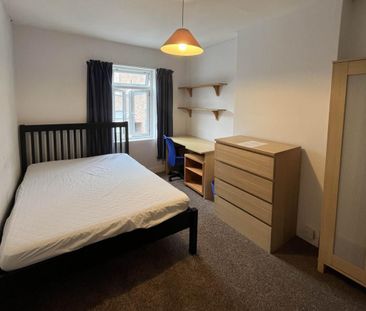 4 bedroom semi-detached house to rent - Photo 6