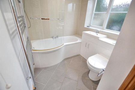 3 bedroom semi-detached house to rent - Photo 4