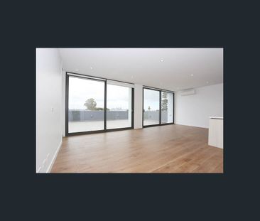 Beautifully presented two bedroom apartment - Photo 3