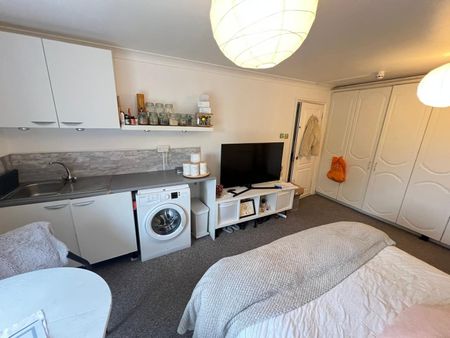 Studio Flat, Mountington Park Close, HA3 - Photo 2