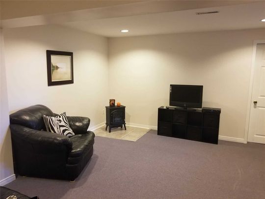 For Lease - 1310 Charter Crescent, Oshawa, Ontario - Photo 1