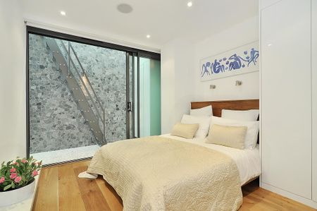 3 bedroom mews to rent - Photo 4