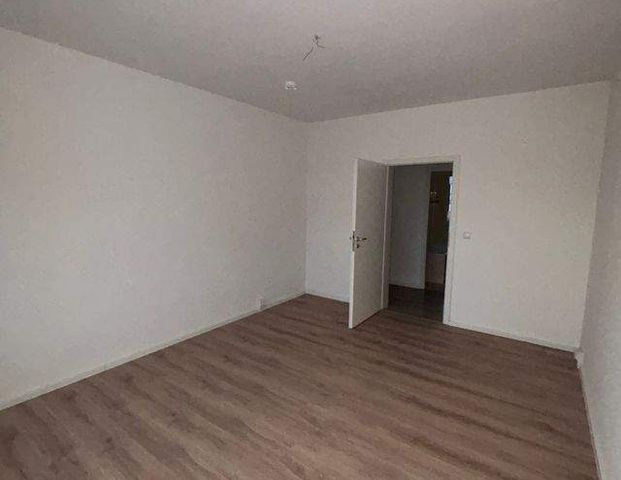 Ruhige 3-Raum-Wohnung im Erdgeschoss mit Balkon - Foto 1
