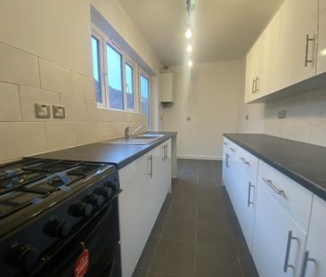3 bedroom terraced house to rent - Photo 6