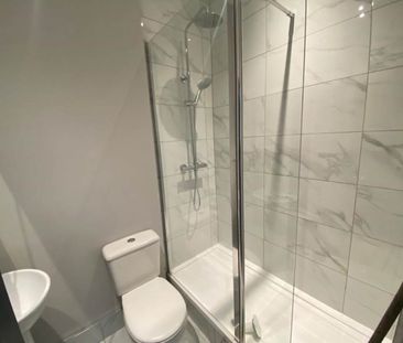 Sunnybank Avenue, Horsforth, - Photo 6