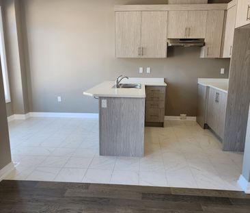 For Lease - 59 Copperhill Heights, Barrie, Ontario - Photo 4