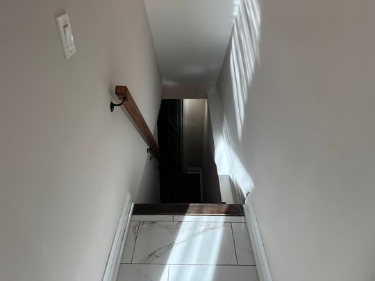 For Lease - 104 Rosslyn Avenue Unit# 1, Hamilton, Ontario - Photo 1