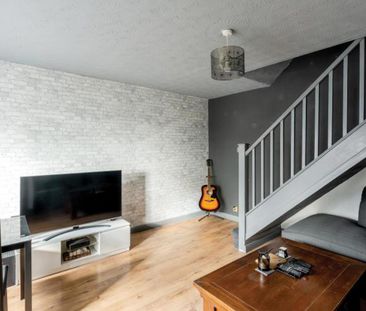 A great two bedroom house opposite the cricket pitch on Great Meado... - Photo 2