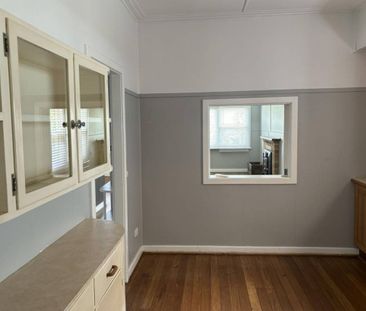 WELL PRESENTED FAMILY HOME CLOSE TO THE CBD! - Photo 1