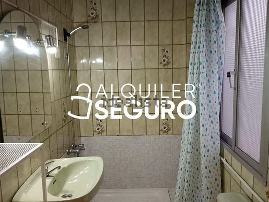 Alquiler de piso en Calle Armengual de la Mota - Photo 1