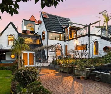Four Bedrooms, Panoramic Views and Unforgettable Design - Photo 5