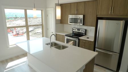 3 Bed Townhouse | Park Facing | Heated Double Garage | Quick Hwy 1 A Access - Photo 5