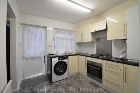 3 bedroom end of terrace house to rent - Photo 3