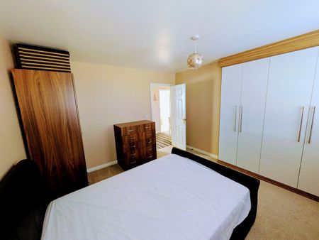 4 Bed Detached House, Chorley Way, CV6 - Photo 3