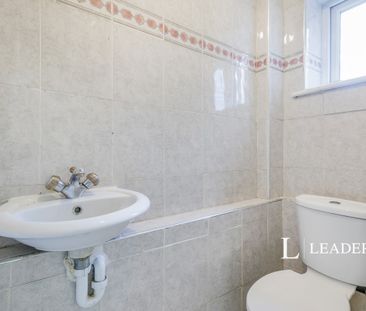 4 bedroom house to rent Simms Close, Carshalton, SM5 - Photo 5