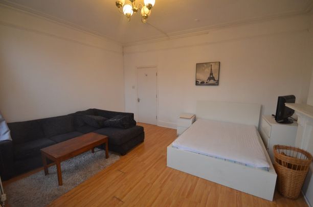 Room in a Shared House, Wolfington Road, SE27 - Photo 1