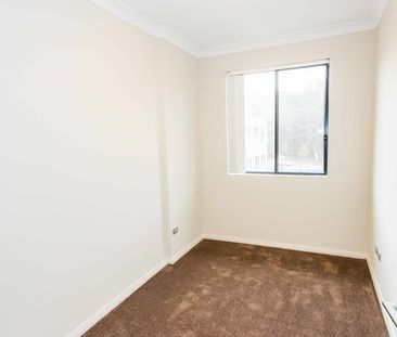 Modern 1 Bed + Study Apartment with Balcony and Secured Parking - Photo 4