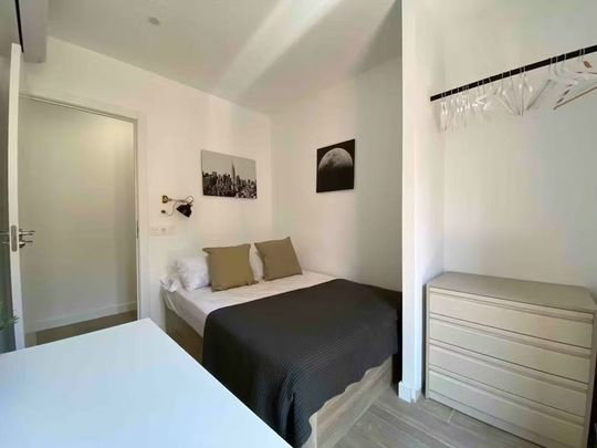 Calle de Tetuán, Madrid, Community of Madrid 28013 - Photo 1