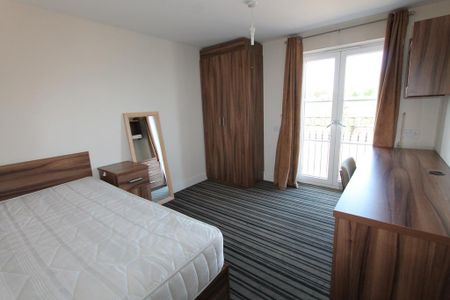 6 bedroom flat to rent - Photo 4