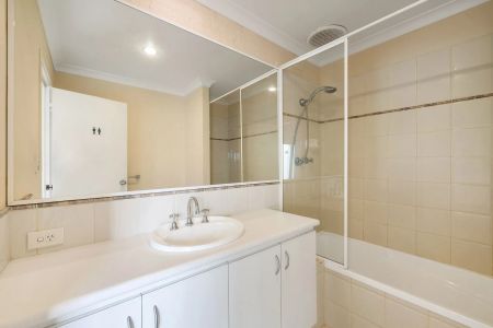 Unique and spacious - Photo 4