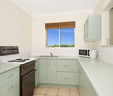 GREAT LOCATION 2 BEDROOM 2 BATHROOM UNIT IN ROSSLEA - Photo 2