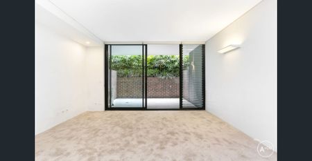 Modern One Bed Apartment with Spacious Living & Private Outdoor Retreat - Photo 3