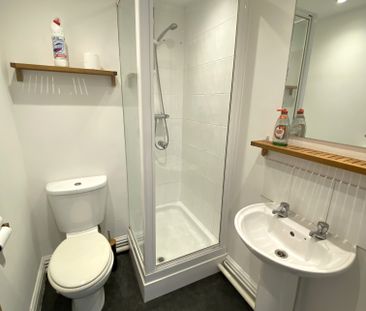 £950 PCM, Recently Refurbished Two Bedroom Duplex with Garden in No... - Photo 2