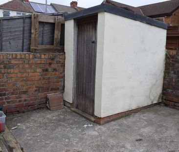 Double room- Large communal space - Photo 6