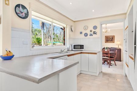 CHARMING FAMILY HOME IN A PEACEFUL CUL-DE-SAC - Photo 4