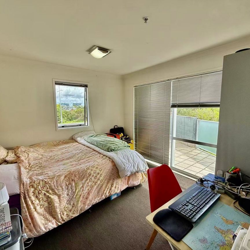 City-Fringe Living – Modern Apartment in Eden Terrace - Photo 1