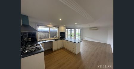 7 Nyarrin Place, Cranbourne West - Photo 2