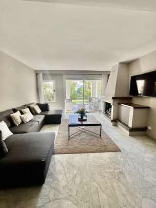 Townhouse in New Golden Mile - Foto 1