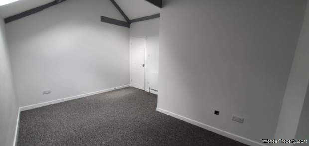 2 bedroom property to rent in Chard - Photo 1