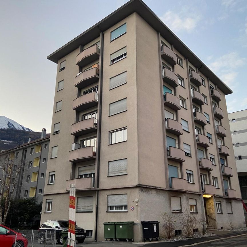 Appartement entièrement rénové de 3.5 pièces situé au 3ème étage avec ascenseur - Photo 1