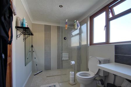 4 bedroom chalet to rent - Photo 4