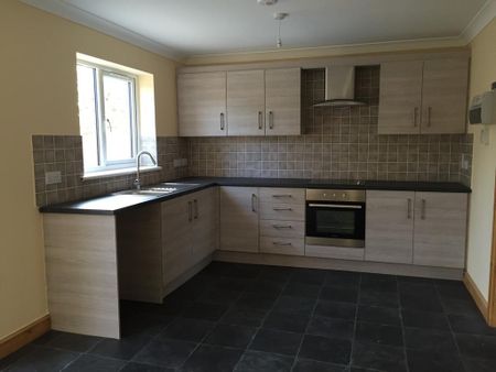 3 bedroom semi-detached house to rent - Photo 2