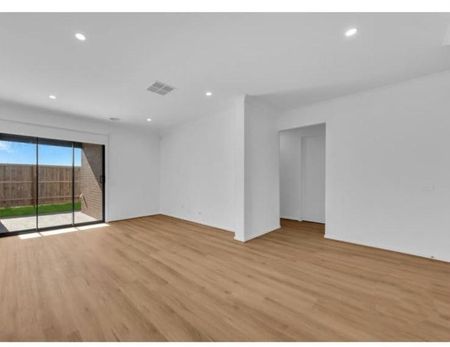 Spacious 4-Bedroom Family Home in Donnybrook! - Photo 2