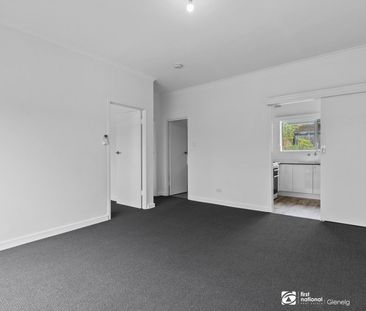 Freshly Renovated Upstairs Unit in Prime Camden Park Location - Photo 2