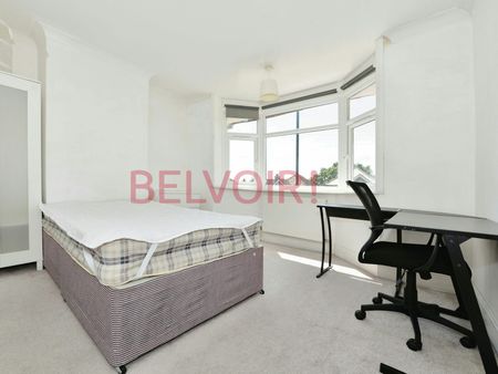 Semi-detached house to rent on - Photo 3