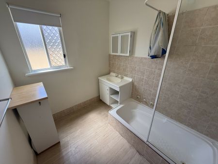 Charming Cottage with Character & Comfort - Photo 5