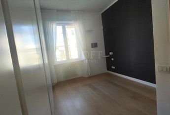 Parioli-Piazza delle Muse: Restored 3 bedroom, 3 Bath, spacious living, kitchen, balcony, near park, master bed & 2 single bedrooms. Ref 1045