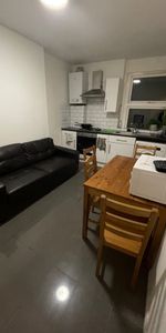 2 Bed Flat, Lewisham Way, SE14 - Photo 3