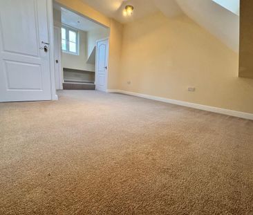 4 bedroom semi-detached house to rent - Photo 3