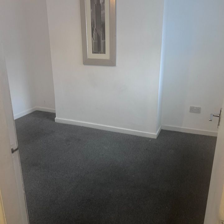 1 Bed Flat, Huntly Road, L6 - Photo 1