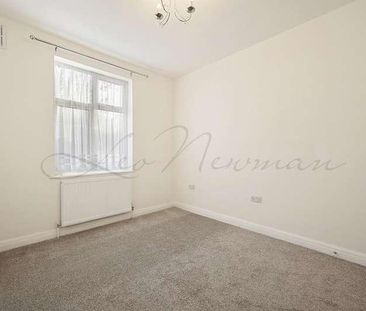 Lodge Court, Hornchurch, RM12 - Photo 4