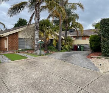 STUNNING FAMILY HOME IN PERFECT LOCATION - Photo 6