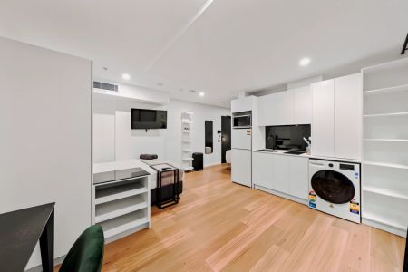 Premium Courtyard Single Studio - Photo 3