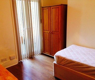 House share to rent - Photo 2